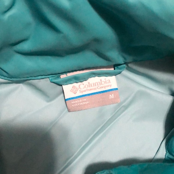 Columbia wind breaker with hood - Picture 2 of 2